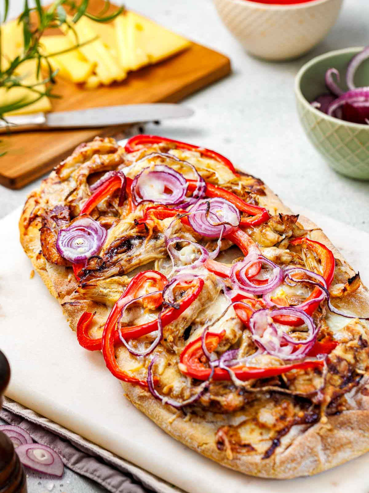 Side view of bbq chicken flatbread.
