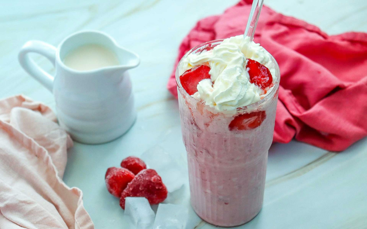 Strawberry cheesecake fracpuccino social media image.