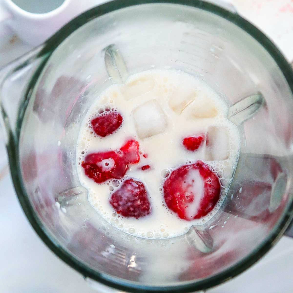 All ingredients placed in a blender jar.
